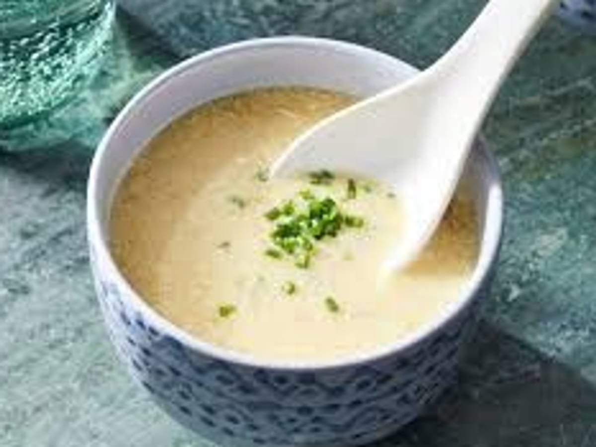 شوربة 19B — شوربة سميكة لذيذة مع دجاج وروبيان وجزر وفطر أسود وبصل أخضر | Cock "N" Bull, Sharjah