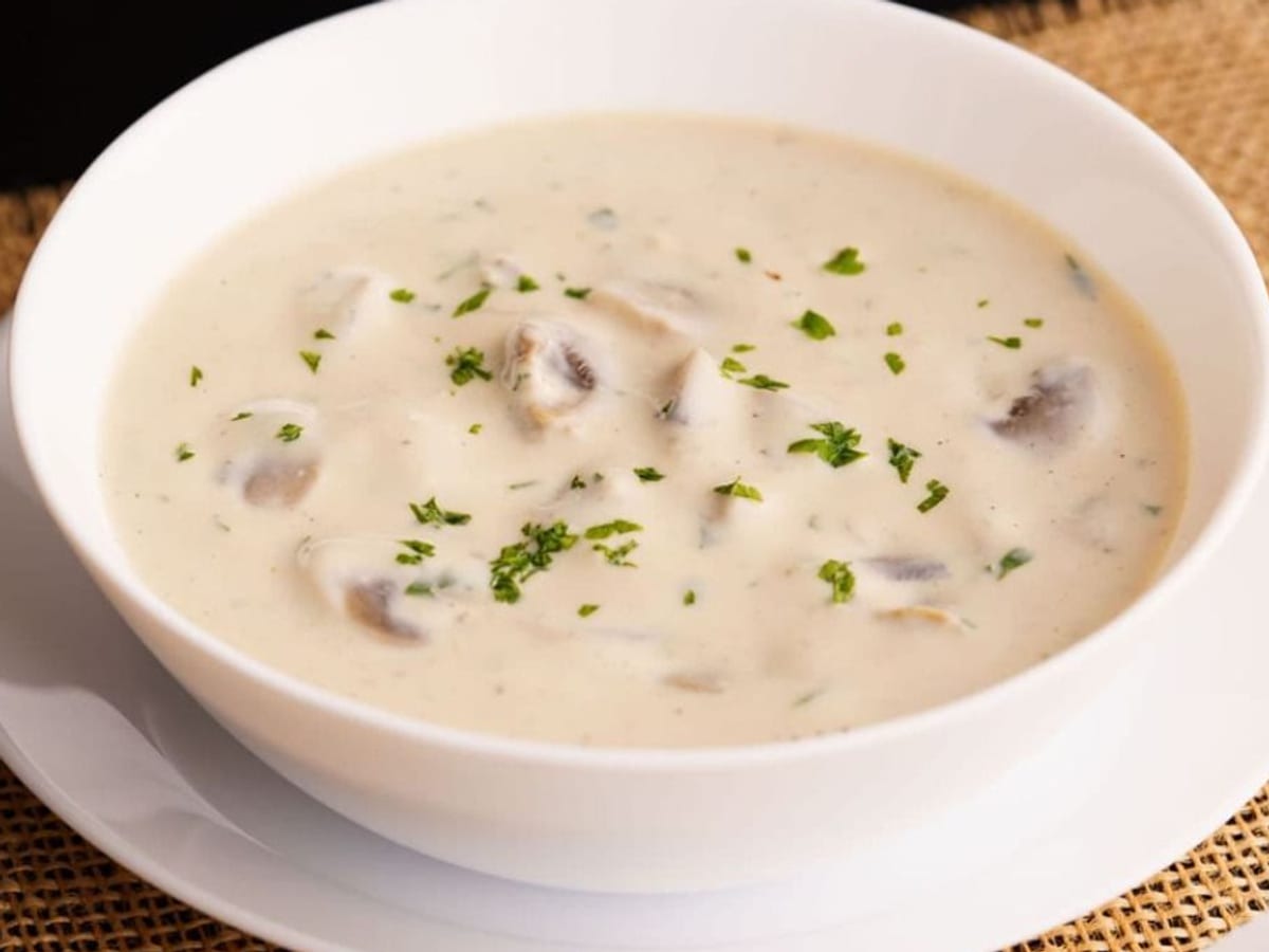 كريمة الفطر — نسختنا من شوربة كريمة الفطر التقليدية | Cock "N" Bull, Sharjah