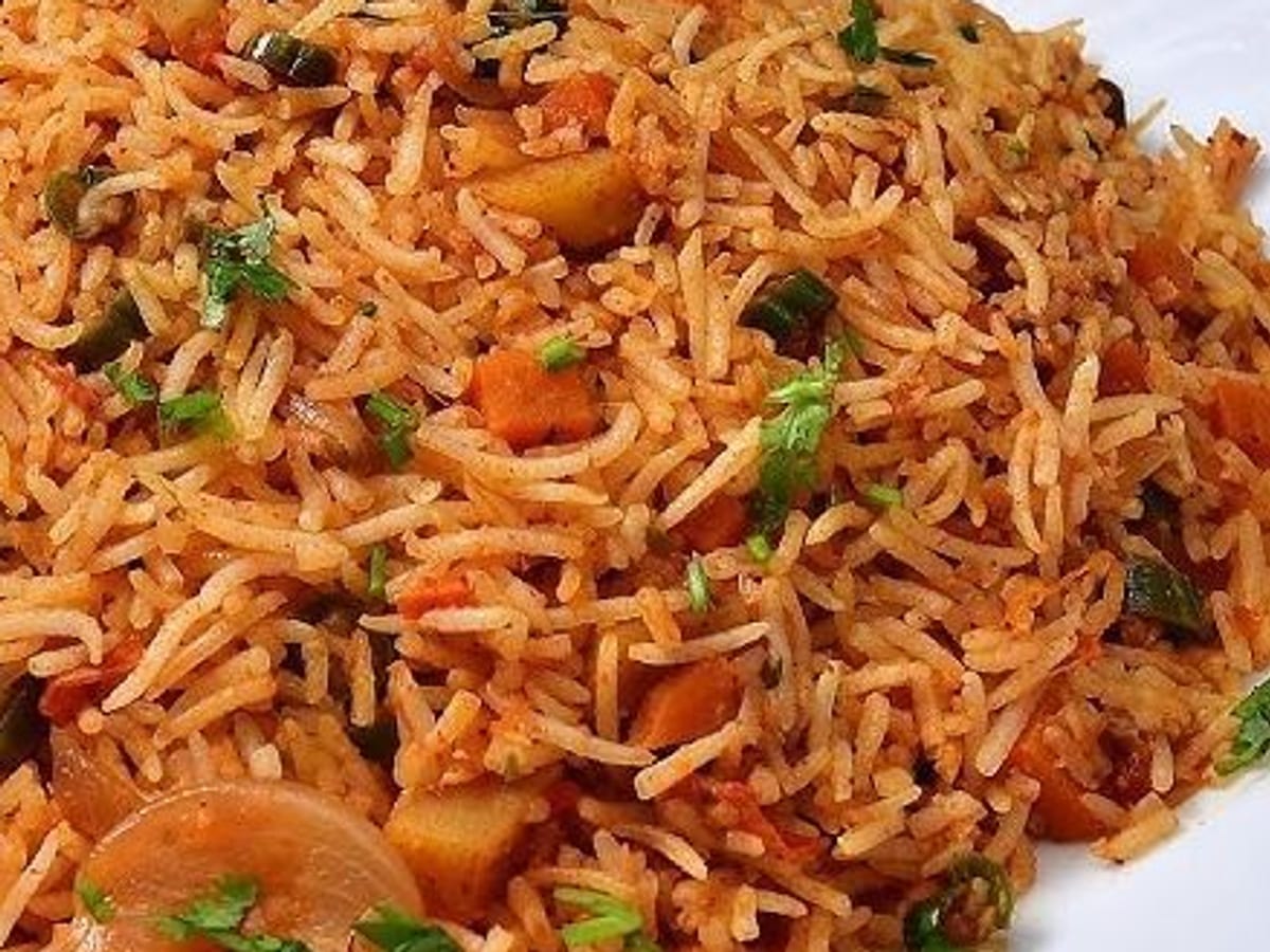 أرز مصالا — أرز مطبوخ بالتوابل العطرية والأعشاب | Cock "N" Bull, Sharjah