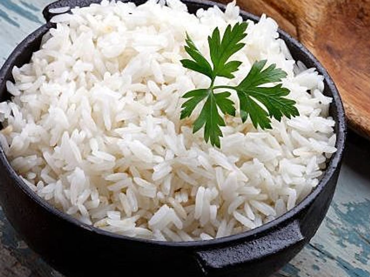 أرز مسلوق عادي — أرز مبخر بسيط طويل الحبة، الرفيق المثالي لأي كاري | Cock "N" Bull, Sharjah