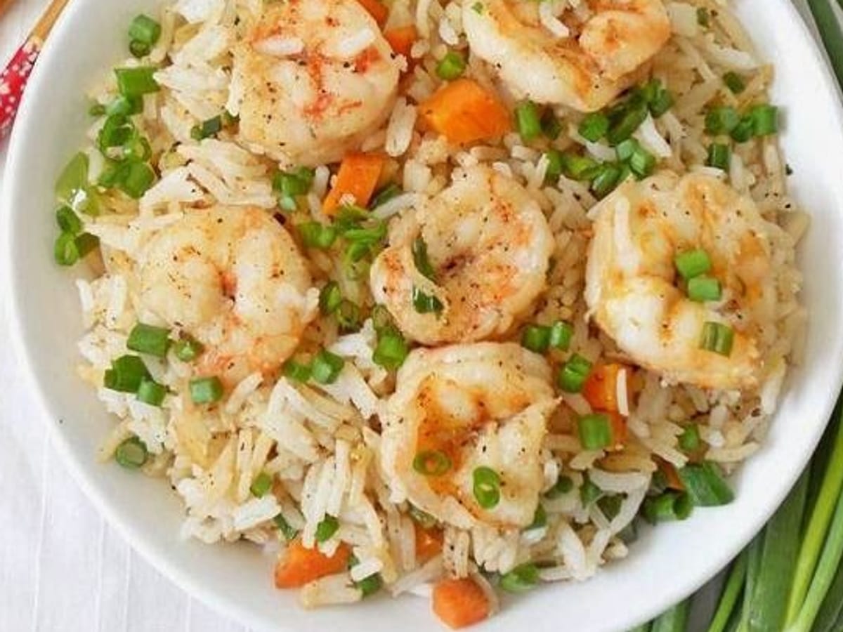 أرز مقلي بالروبيان — أرز مقلي بالمقلاة مع روبيان لذيذ وخضار وصلصة الصويا | Cock "N" Bull, Sharjah