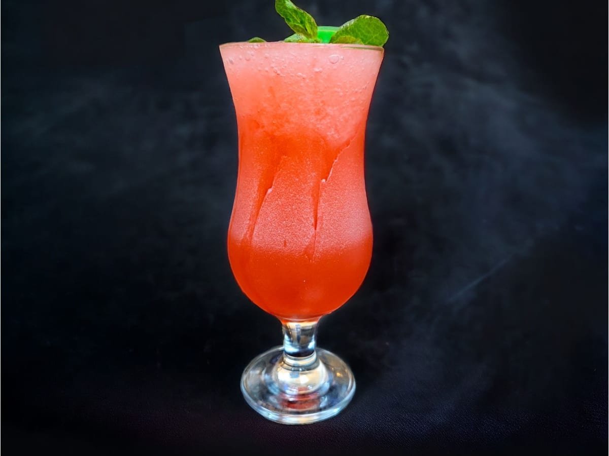 سترابيري مارغريتا — موكتيل فراولة حلو مع لمسة من الليمون | Cock "N" Bull, Sharjah