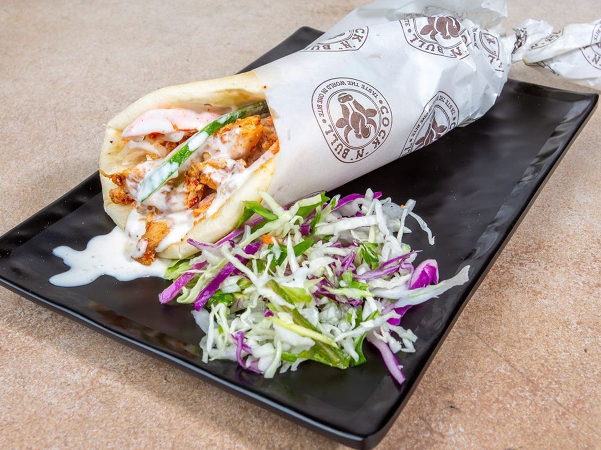 لفافة خضار — خضار طازجة مشوية وصلصة مميزة ملفوفة في خبز طري | Cock "N" Bull, Sharjah